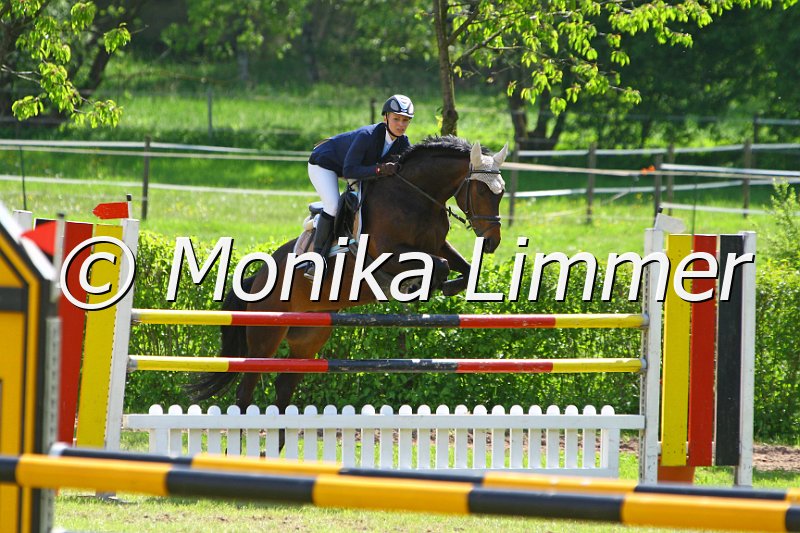 005M7033_Prisitta_M Springen x.JPG